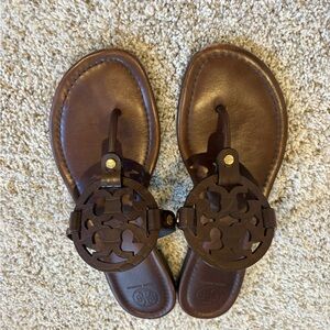Tory Burch Miller Thong Sandal – Dark Brown – Embossed Logo - Size 10.5